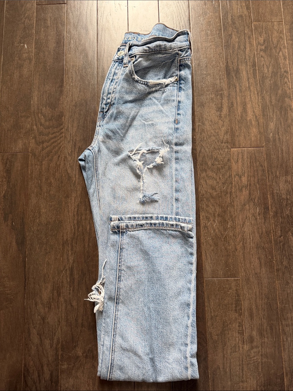 American Eagle Low-Rise Baggy Straight Jeans